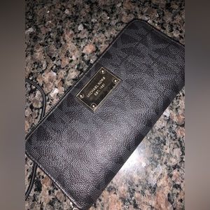 Michael Kors full size zip wallet